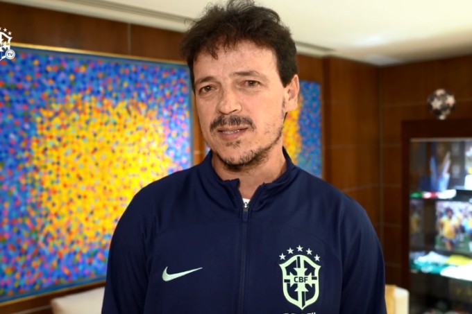 CBF anuncia Fernando Diniz como técnico da seleção brasileira