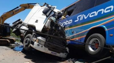 3e674a02-colisao-carreta-e-onibus-pelotas-1068x711
