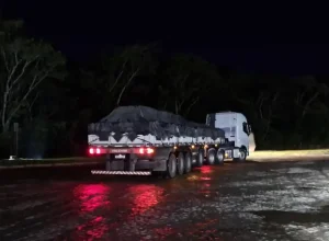 Caminhoneiro-noite-estrada-descanso-parada-Imagem-de-Rafael-Brusque-Toporowicz-Blog-do-Caminhoneiro (1)