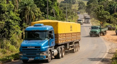caminhoes-antigos-na-estrada