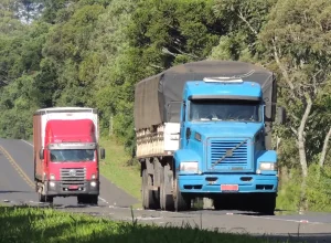 caminhoes-na-estrada-Foto-Blog-do-Caminhoneiro-Rafael-Brusque-Toporowicz